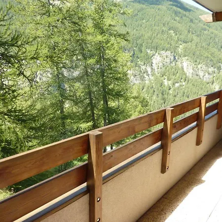 Apartment Skis Aux Pieds Avec Piscine, 1 Chambre, 1800 - Fr-1-322-370